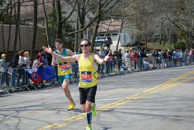 ridiculously-photogenic-heartbreak-hill-runners-2016-boston-marathon_02.jpg 