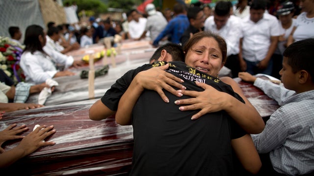 Hundreds killed in Ecuador earthquake 