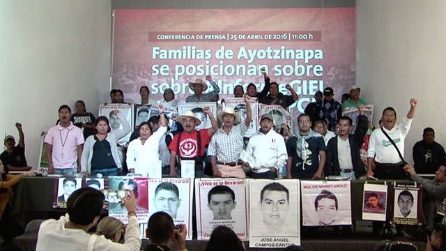 cbsposturaayotzinapapapas.jpg 