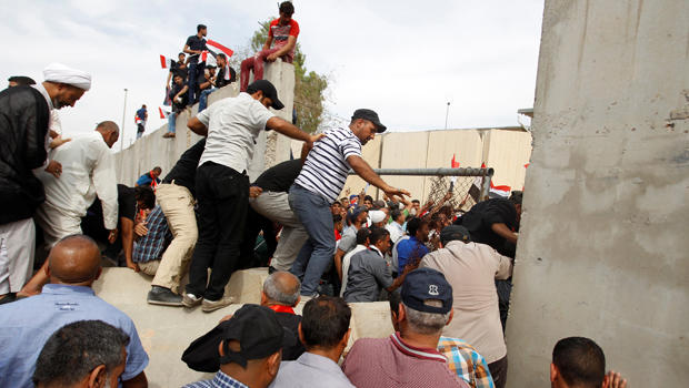 ​Followers of Iraq's Shiite cleric Muqtada al-Sadr storm Baghdad's Green Zone after lawmakers failed to convene for a vote on overhauling the government in Iraq April 30, 2016. 