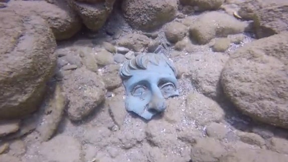 roman-era-shipwreck-statue-fragment.jpg 