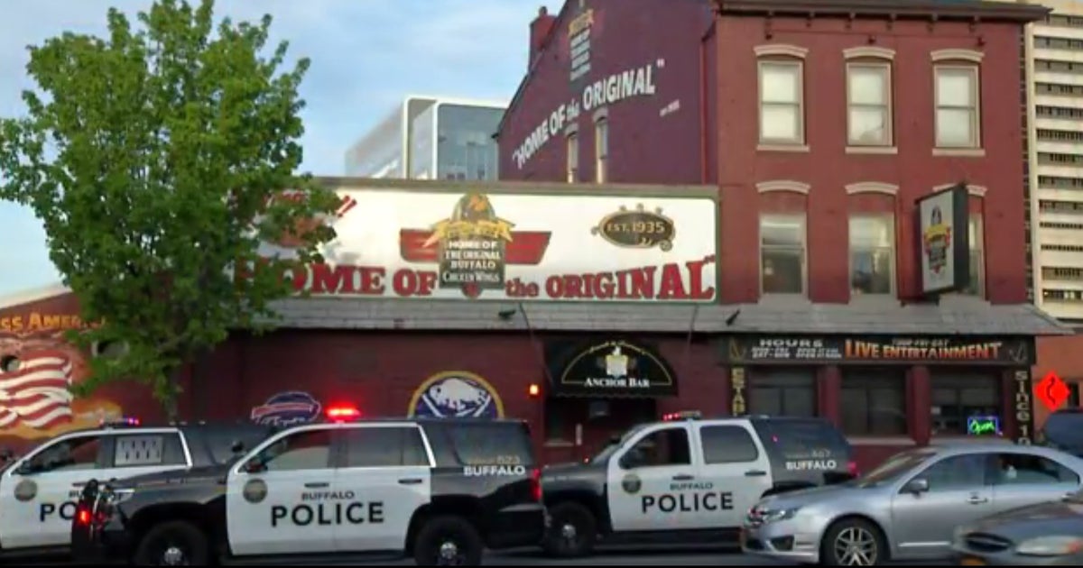 1 dead, 1 wounded in shooting at the Anchor Bar, famed Buffalo wing bar