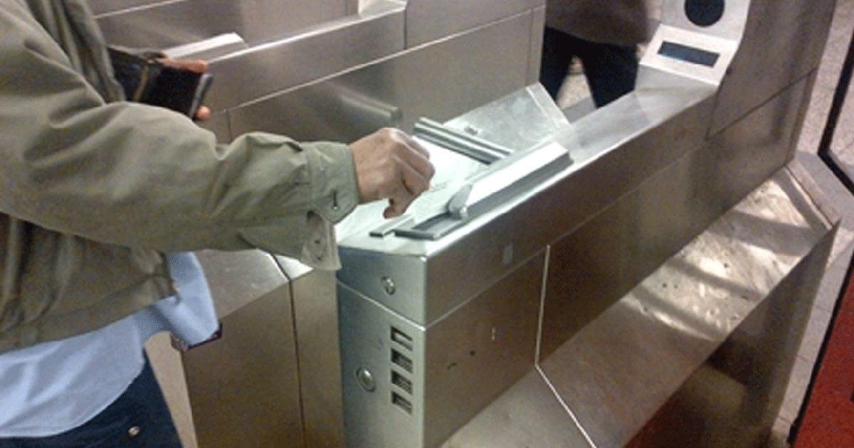 Police New York farebeater wanted for 1990 Massachusetts shooting CBS News