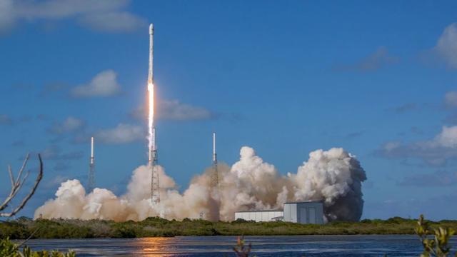 spacex-launches-thai-satellite.jpg 