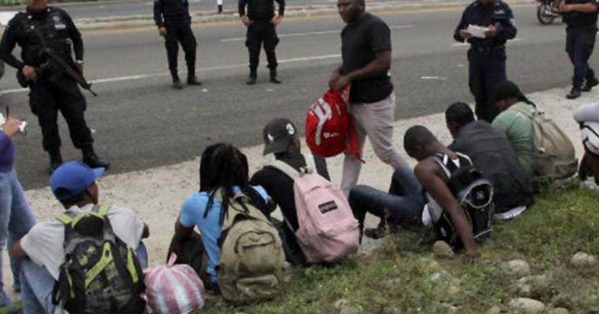 ¡Al Rescate! Localiza Policía Federal A 21 Migrantes En Tlaxcala - CBS News