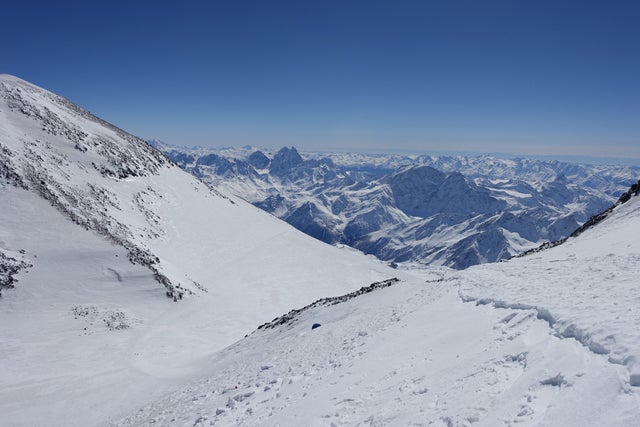 beyond-7-2-160310elbrusin-winter.jpg 