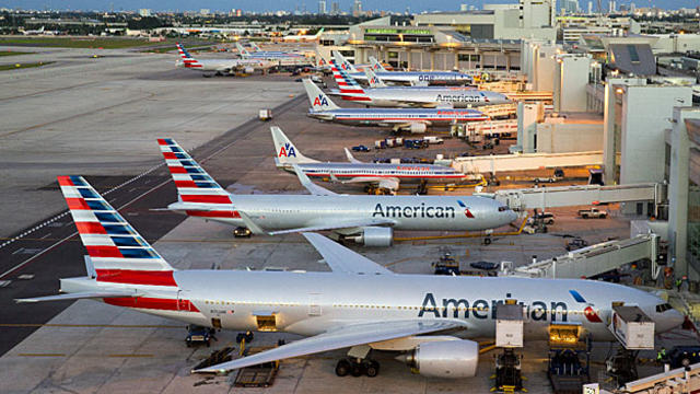 miami-international-airport-american-airlines-planes.jpg 