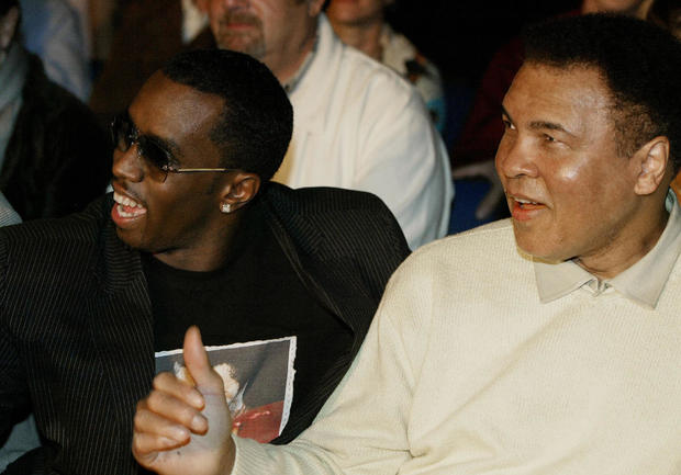 Boxing legend Muhammad Ali (R) and rappe 