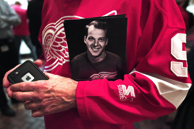 Mourners And NHL Fans Attend Gordie Howe Visitation In Detroit 