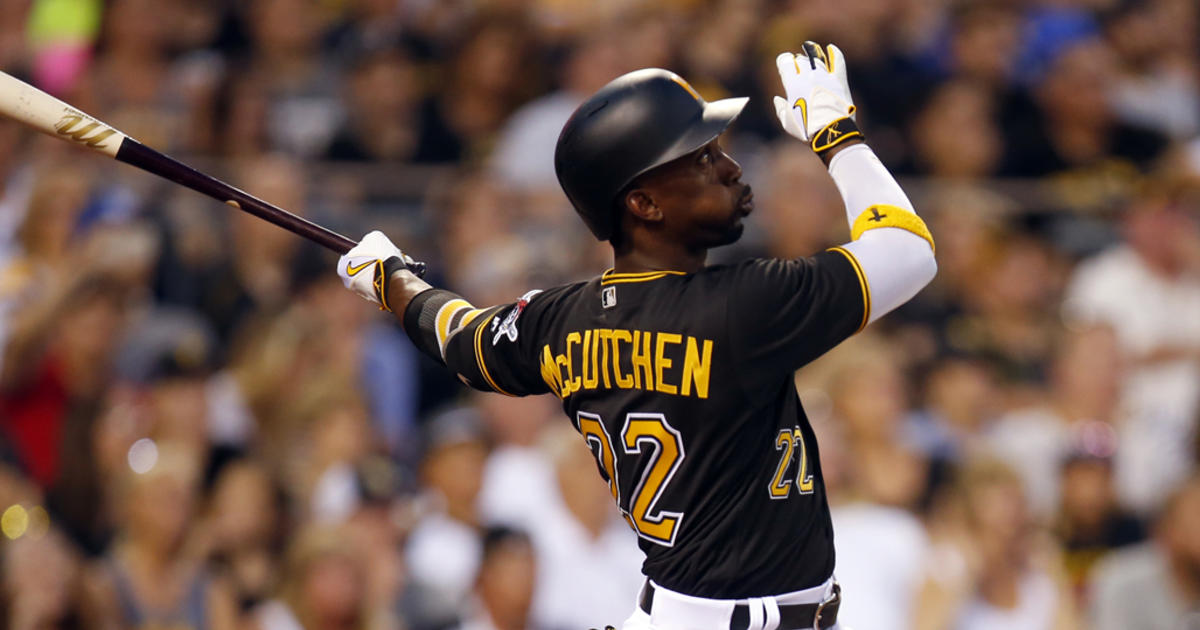 Andrew McCutchen homers twice in win over Dodgers