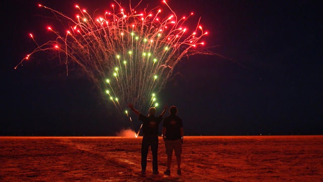 0701ctmevansfireworksfamily1087523640x360.jpg 
