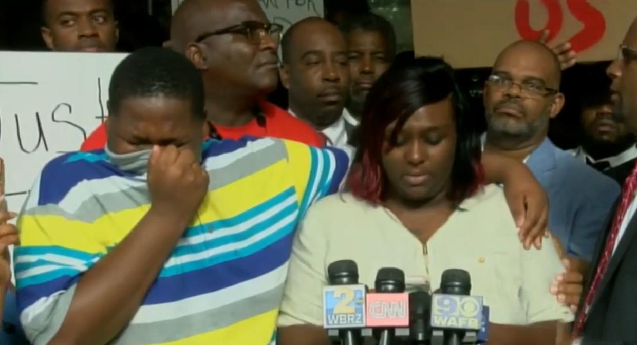 Alton Sterling's son in tears after Baton Rouge police shooting - CBS News