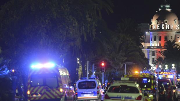 Truck plows into crowd in Nice, France 