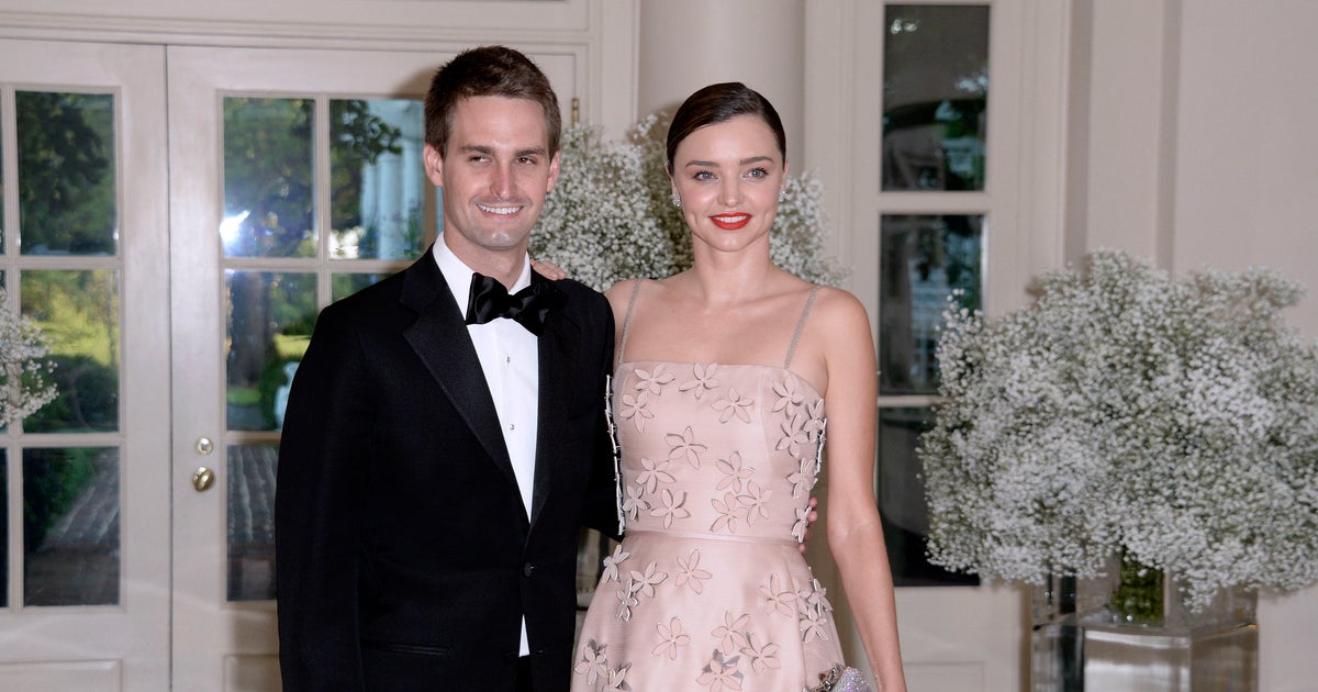 Miranda Kerr accepts proposal from Snapchat founder Evan Spiegel - CBS News