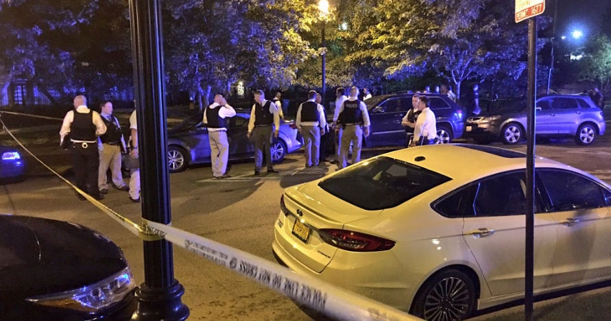 Authorities: Police officer shot in Chicago, suspect dead - CBS News