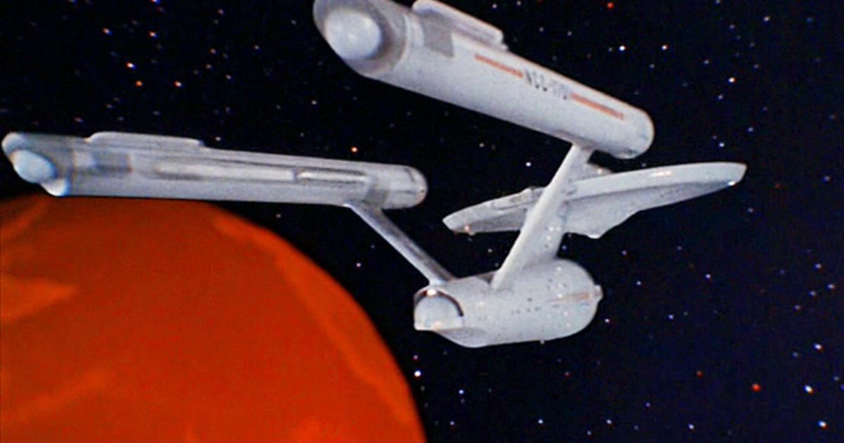 1992 Paramount Pictures Small Plastic Star Trek Enterprise Ship See Description 