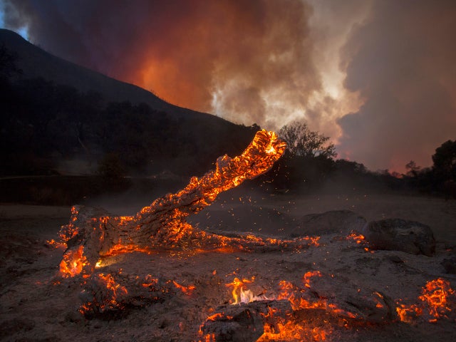 sand-fire-getty-579862564.jpg 