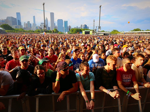 lollapalooza-2016-jake-barlow-fans-04.jpg 