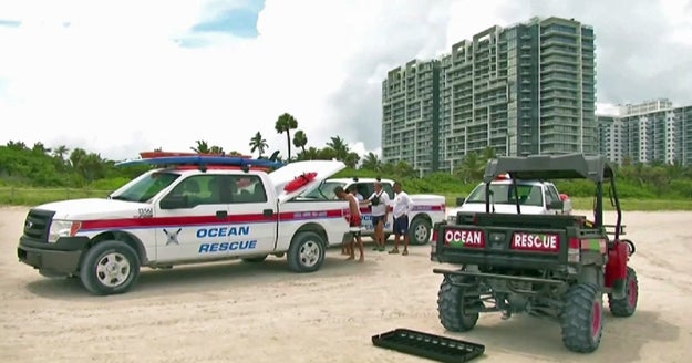 Tourist drowns saving wife from rip current in Miami - CBS News