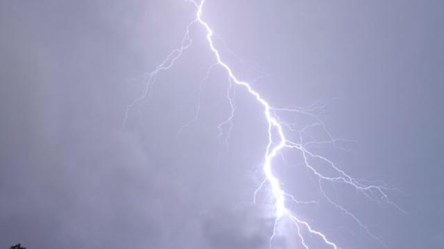 lightning-over-elkridge-2-via-james-willinghan.jpg 