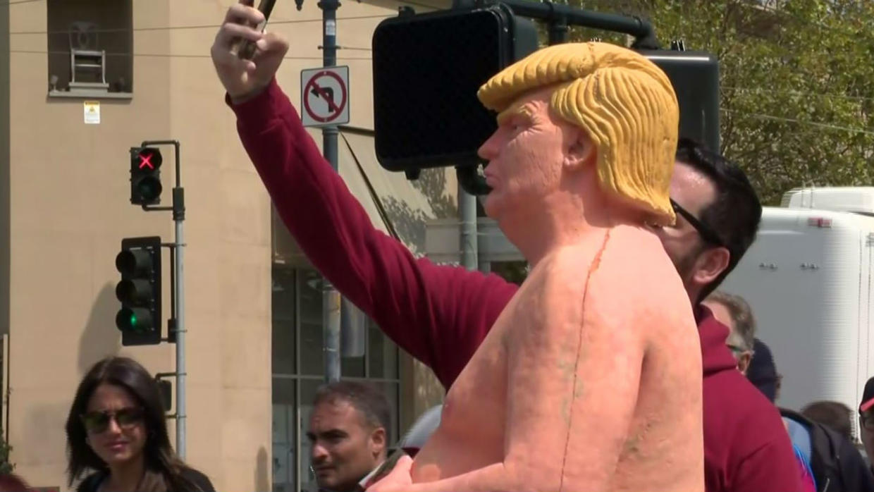 Photos Crowds Gather To Take Photos Of Naked Donald Trump Statue In Castro