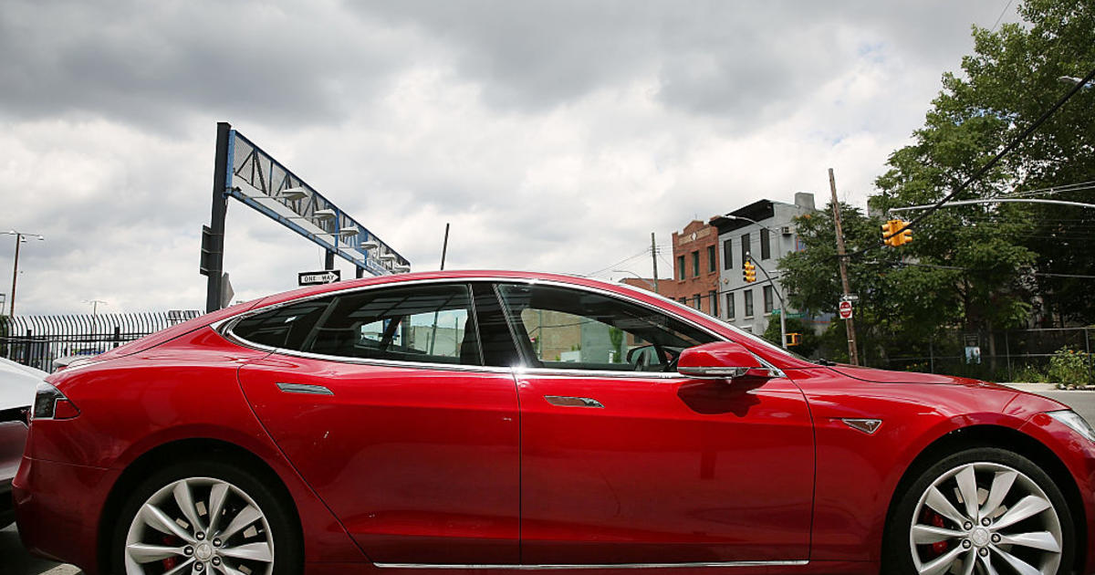Tesla Balks At Recalling 159,000 Vehicles Over Touchscreen Issues