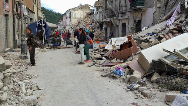 Powerful quake strikes central Italy 