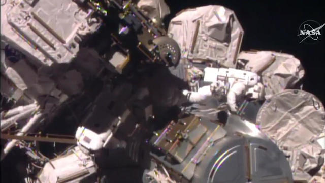 spacewalk-2-astronauts.jpg 