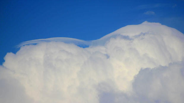 pileus cloud, or cap cloud 