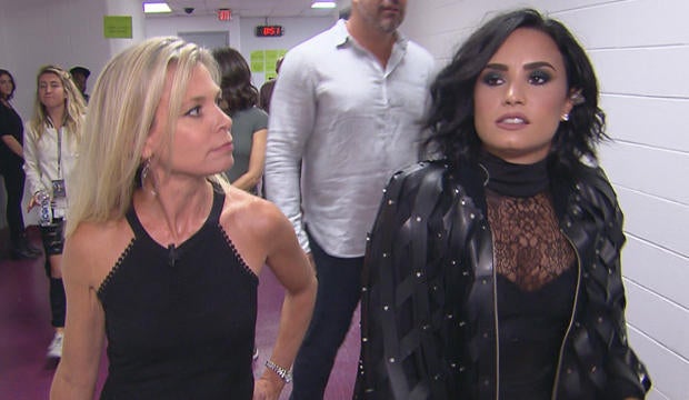 demi-lovato-backstage-with-tracy-smith-620.jpg 