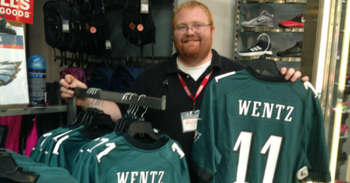 Eagles fans burn Wentz's jersey … why? – The Collegian