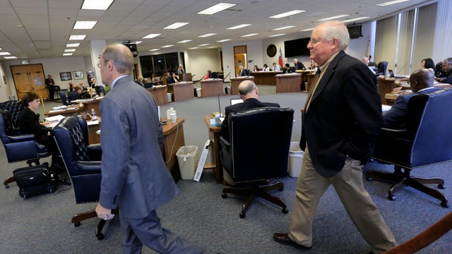 Texas Board of Education board member David Bradley, right, and vice chairman Thomas Ratliff, left, attend a meeting Nov. 18, 2015, in Austin, Texas. 
