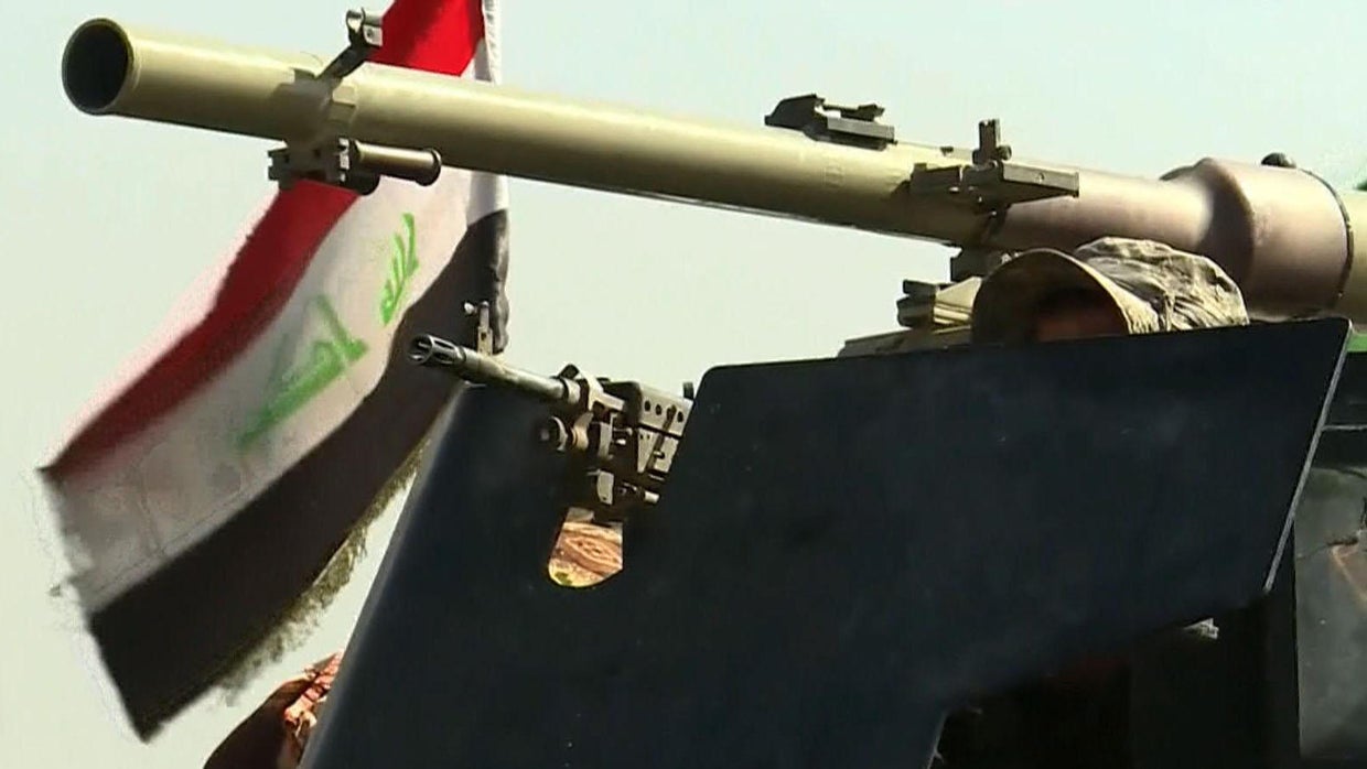 Iraqi forces fight off ISIS on the road to Mosul - CBS News