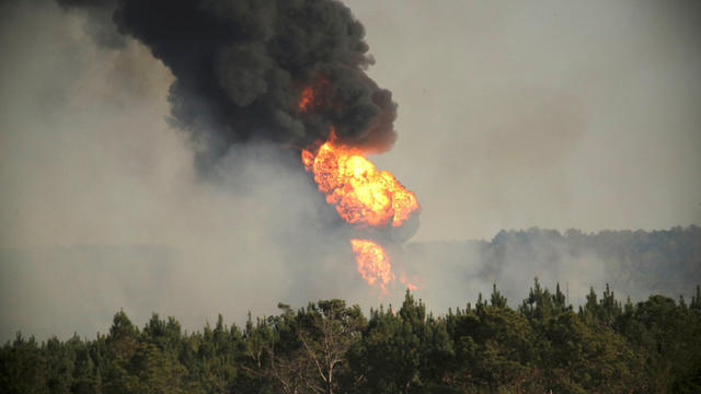 2016-11-01t035057z-117988860-s1beukgjmvac-rtrmadp-3-pipeline-blast-alabama.jpg 