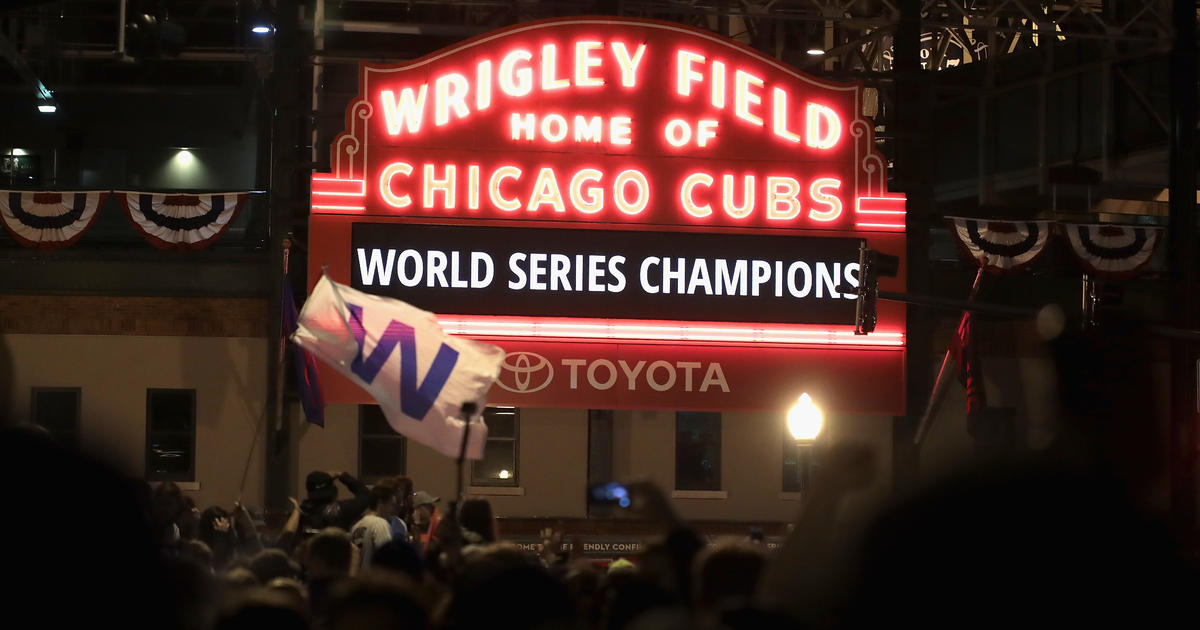 WATCH: The Moment The Wrigley Field Marquee Flashed 'CUBS WIN!' After Game  7 - CBS Chicago