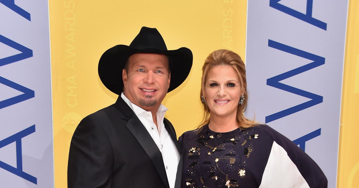 Garth Brooks and Trisha Yearwood send wedding gifts to fans - CBS News