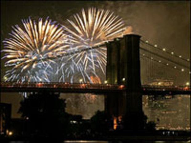 brooklyn-bridge-fireworks 