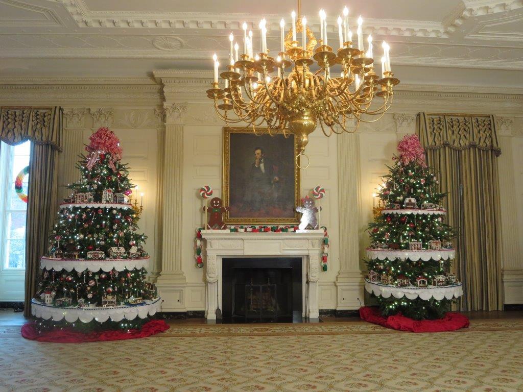 Michelle Obama debuts 2016 White House holiday decorations CBS News(02)