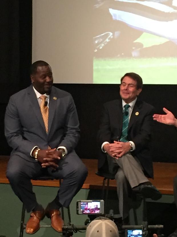 eagles-announcer-merrill-reese-and-former-player-jeremiah-trotter-get-inducted-into-eagles-hall-of-fame.jpg 