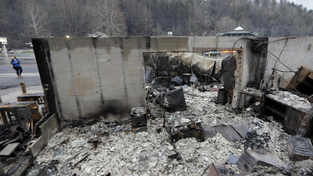 Homes decimated by Tennessee wildfire 