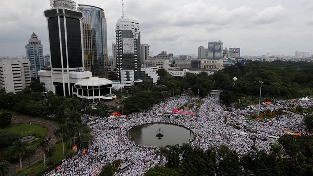 2016-12-02t063038z-1445818892-rc193259d660-rtrmadp-3-indonesia-politics-protests.jpg 
