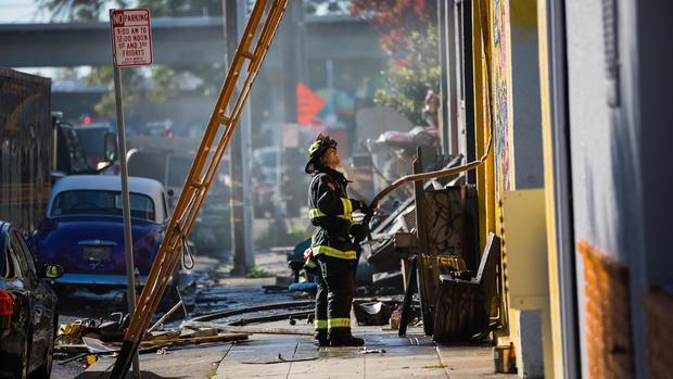 Deadly fire at Oakland warehouse 