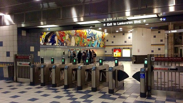 hsy-los-angeles-metro-universal-city-ticket-machine-and-ticket-gate.jpg 