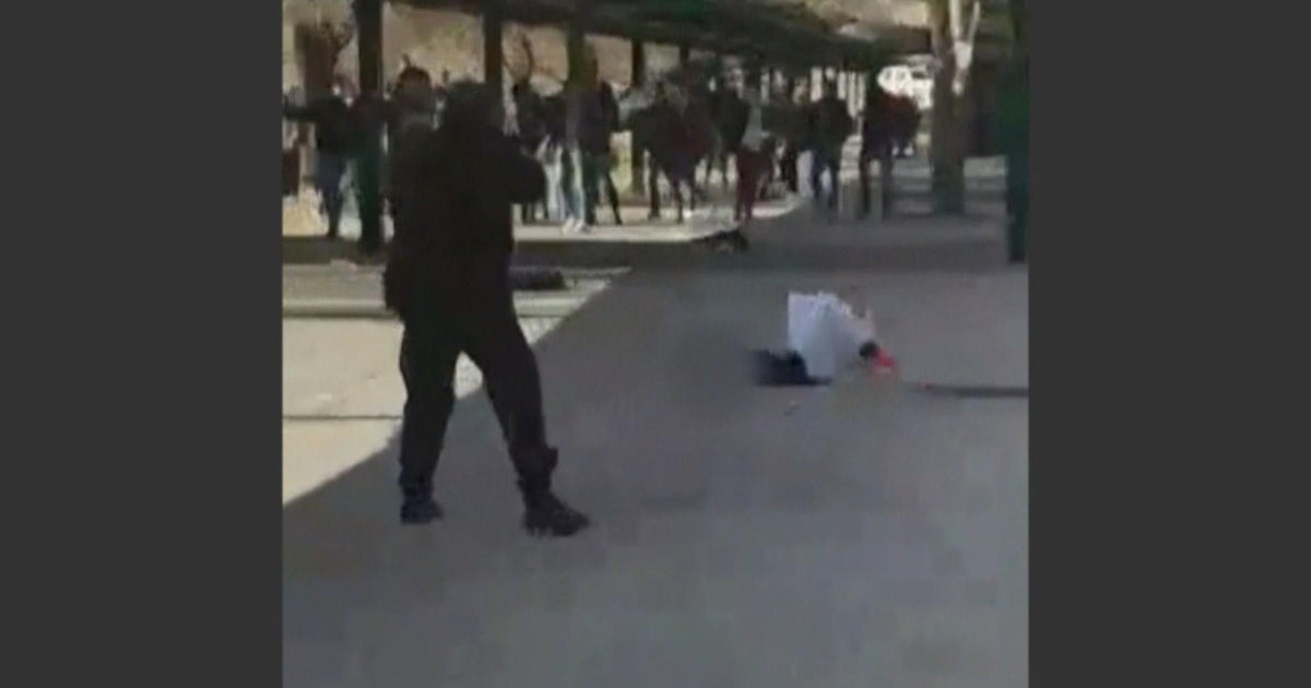 Family, attorney of knifewielding teen say Reno police did not have to