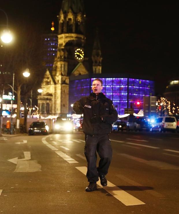 police-blocks-a-road-leading-to-the-site-next-to-the-gedchniskirche.jpg 