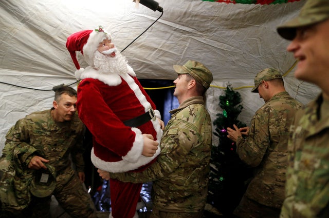 2016-12-25t140000z-848789302-rc1b7e202370-rtrmadp-3-christmas-season-iraq.jpg 