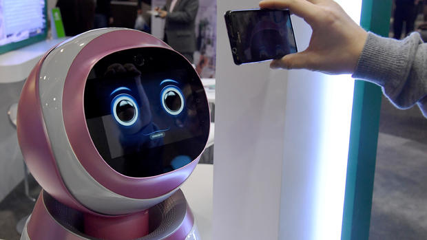 Robots steal the show at CES 2017 