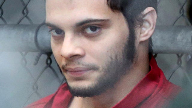 Esteban Santiago is taken from the Broward County main jail as he is transported to the federal courthouse in Fort Lauderdale, Florida, Jan. 9, 2017. 