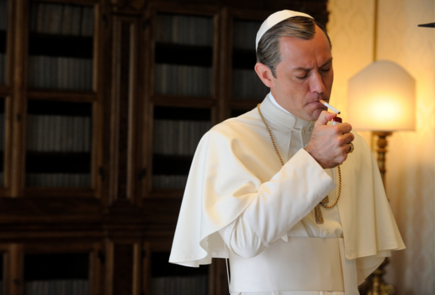 the-young-pope-smoking-jude-law.png 