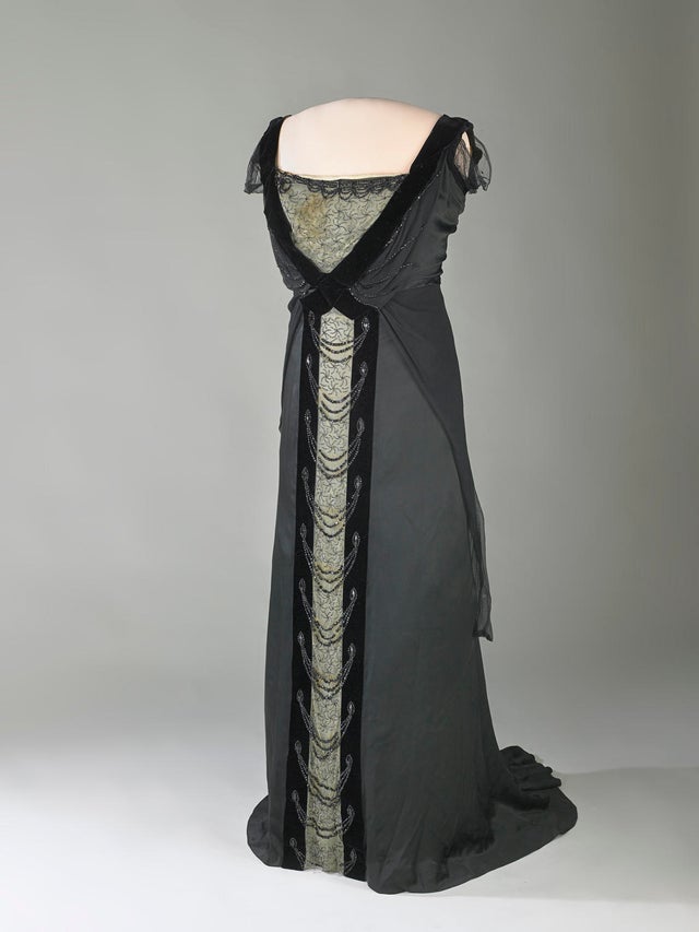 wilson-gown-smithsonian.jpg 
